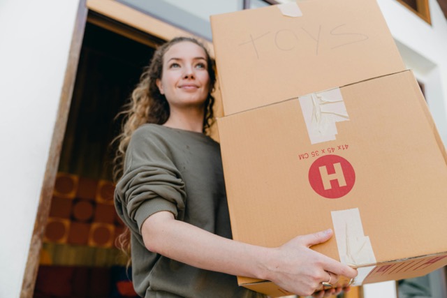 Hands-on support during moving day inside a home